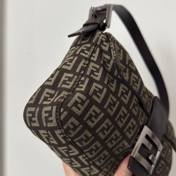 FENDI Vintage Brown Zucca Canvas Baguette shoulder bag - Picture 3 of 12